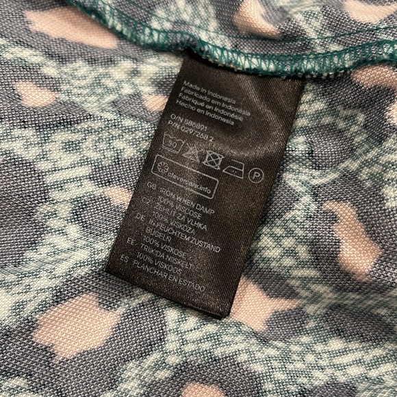 H&M Limited Edition Leopard Print Faux Wrap Jumpsuit | Teal with Pink‎ Spots | 6 - Picture 13 of 16